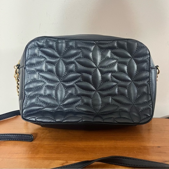 Draper James RSVP Quilted Crossbody Purse Bag Navy Blue With Gold Hardware - Picture 2 of 9